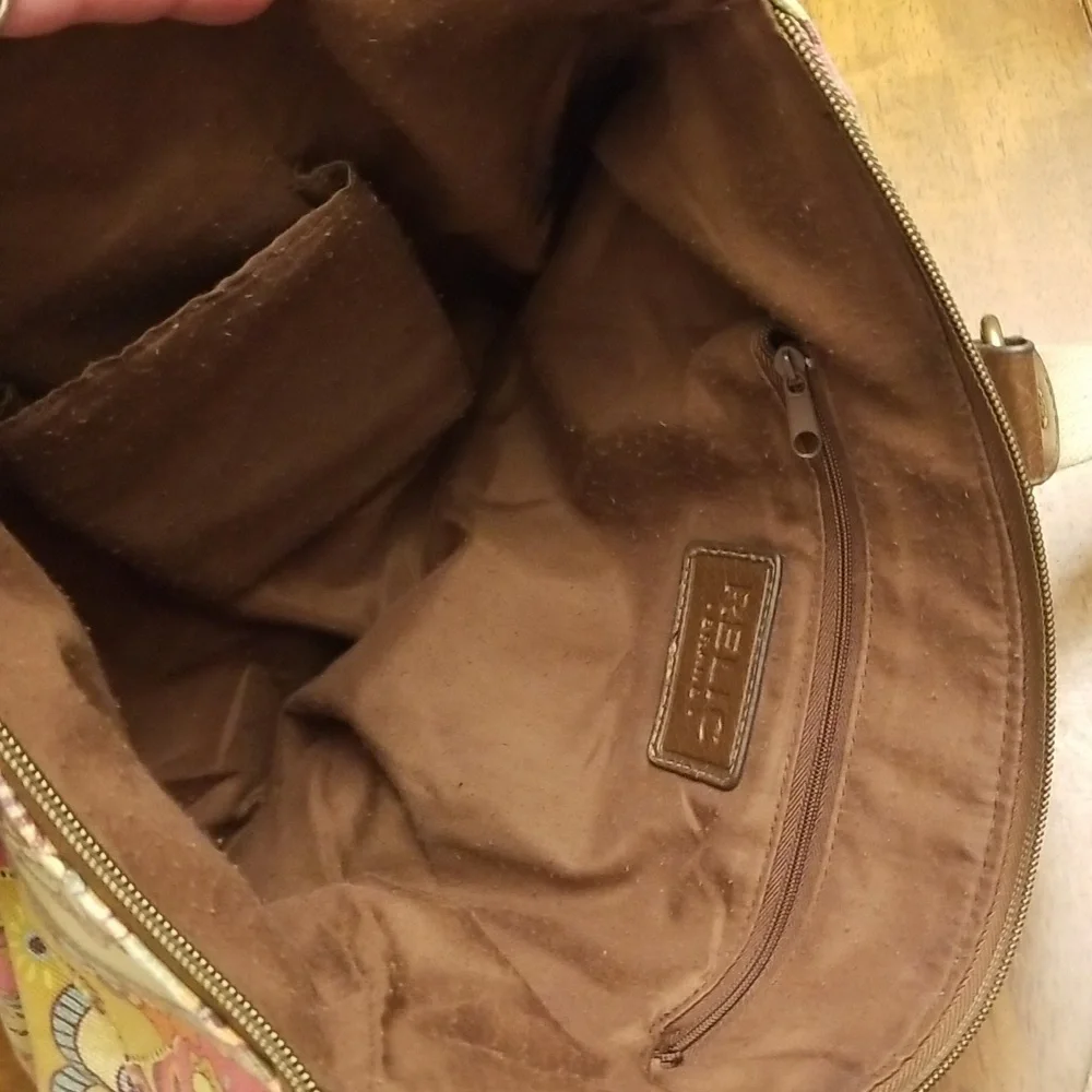 Relic bag with floral design - Picture 8 of 12